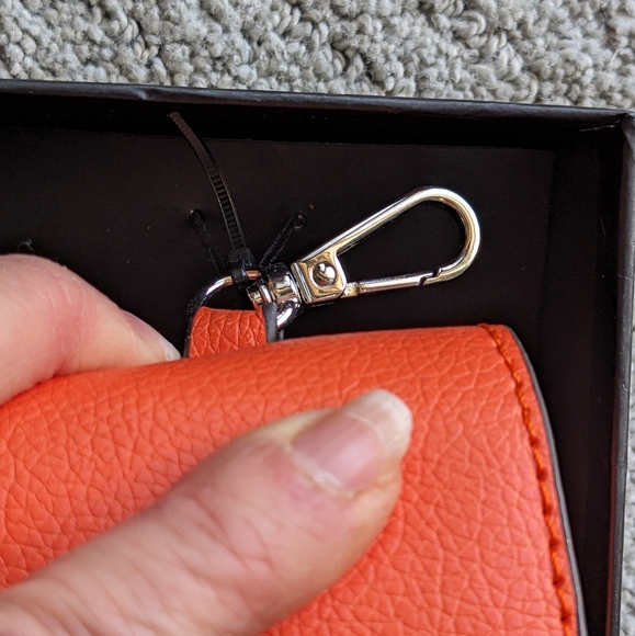 Collection Xiix NWT 3 PC travel set passport earbuds luggage tag pink ye… - Picture 11 of 16